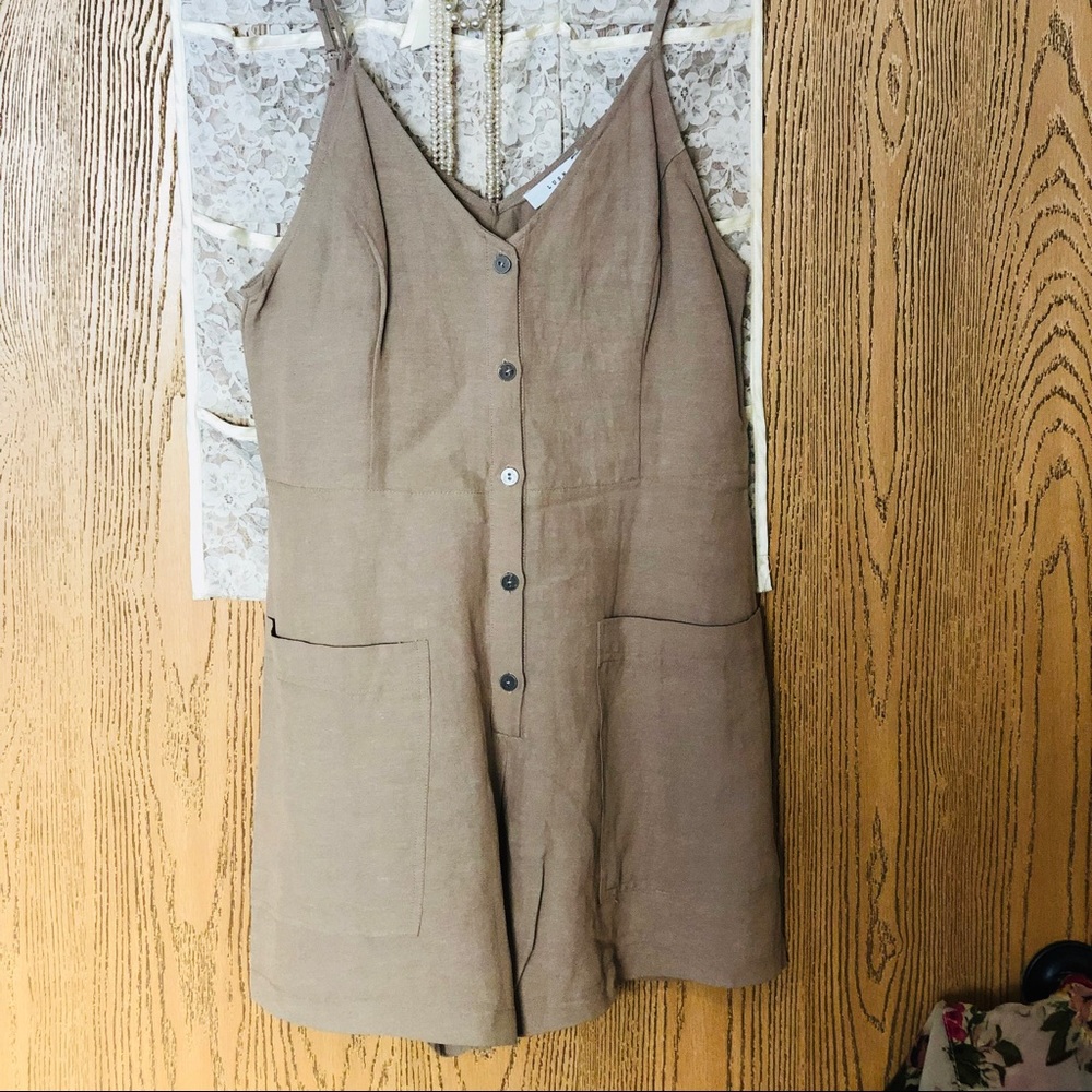 Francesca’s Tan Romper: (S)